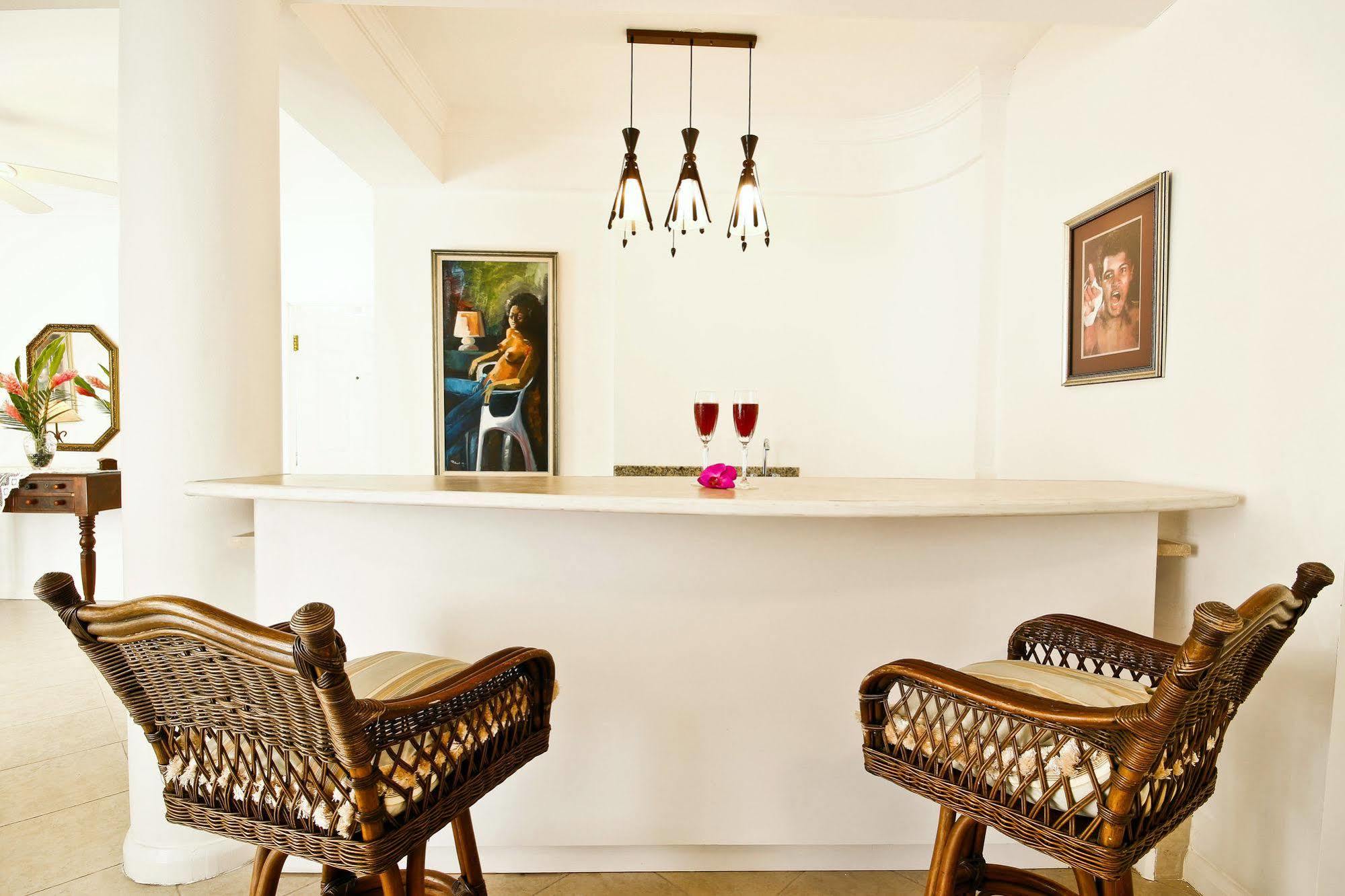 Cattleya Luxury Suites Кингстън Екстериор снимка