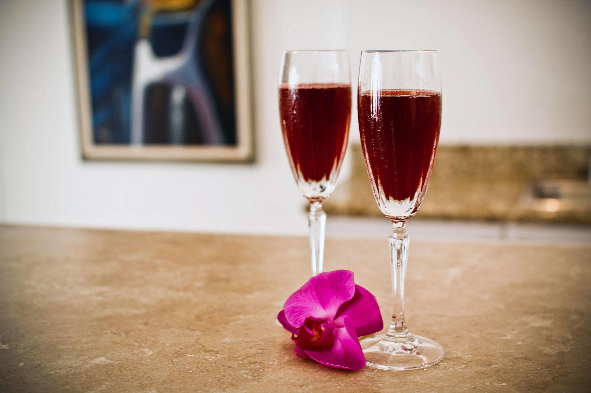 Cattleya Luxury Suites Кингстън Екстериор снимка